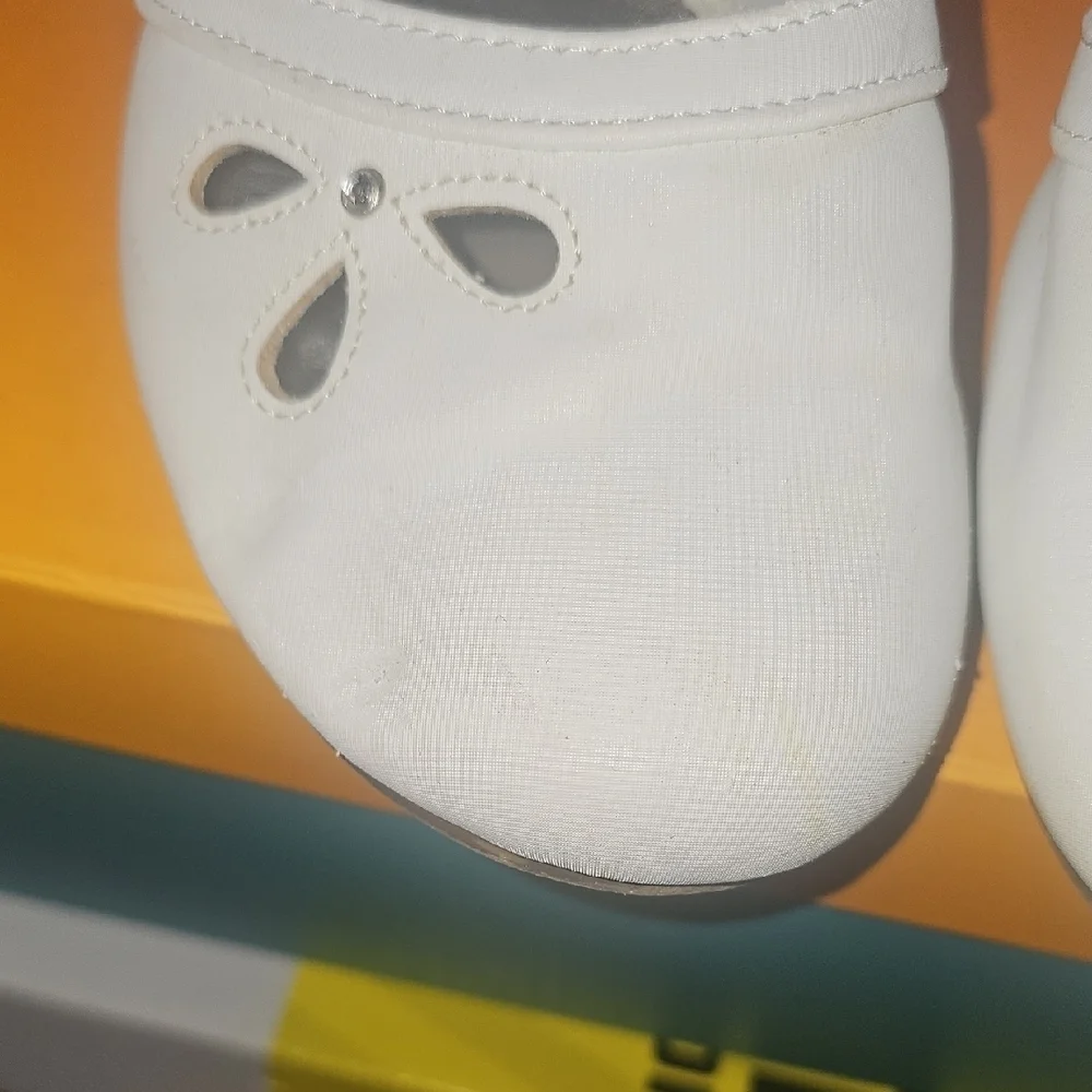 Smart Fit Girls White Flats with Cutout Design Size 3W